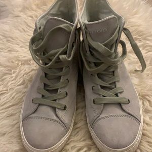 Like new tretorn hi tops